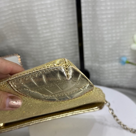 (E4) Guess virtual glitter clutch with flap and shoulder chain - Picture 8 of 15